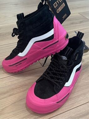 New Vans Sk8-Hi Dip MTE-2 Hiking Shoes in Black and Pink